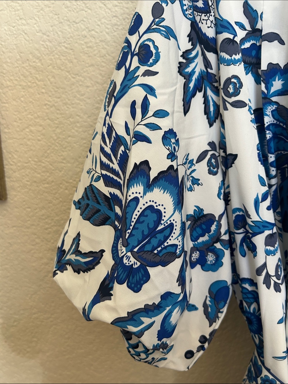 Sugarlips White and Blue Floral Dress - Picture 4 of 7